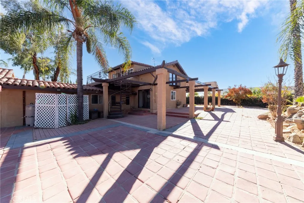 876 W Avenue L, Calimesa, California 92320 home-pic-16